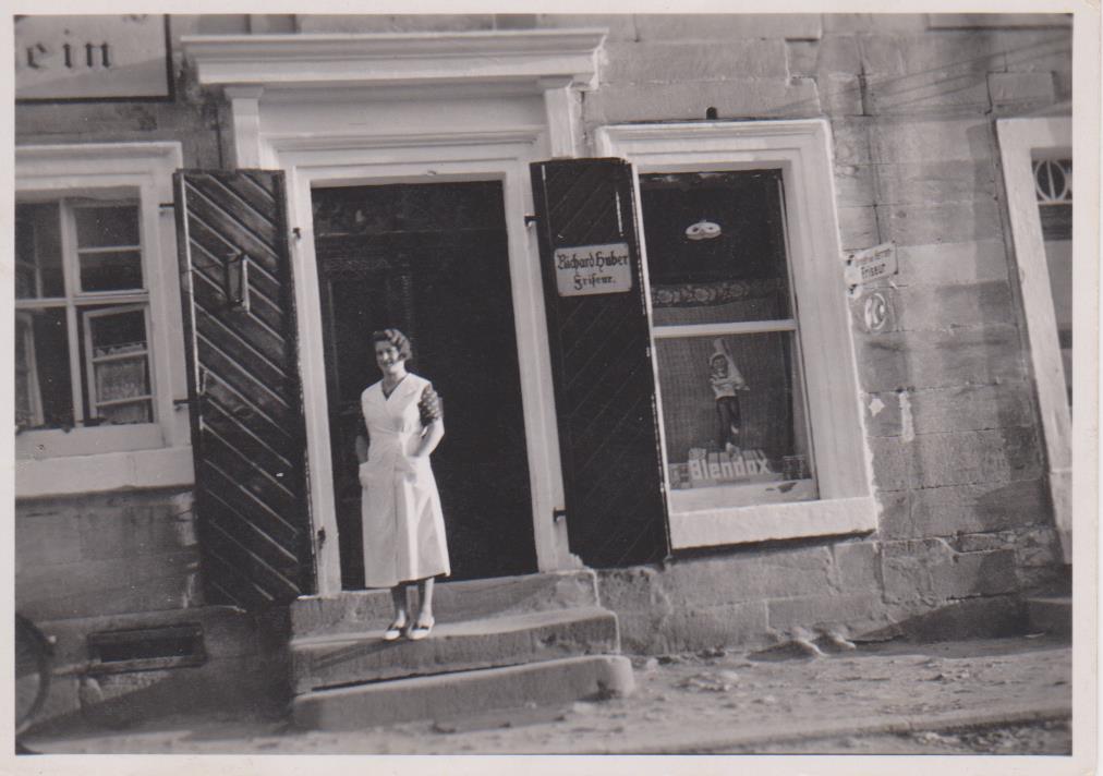 1933 Eröffnung des ersten Geschäftes Marktplatz Goldkronach